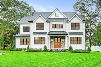 15 Peachtree Rd, Lexington, MA 02420