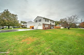 1 Laurel Ln, Schenectady, NY 12304