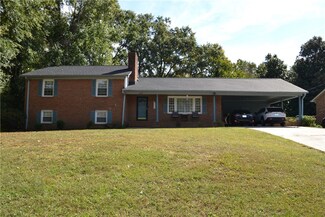 414 Fairhaven Dr, Taylors, SC 29687