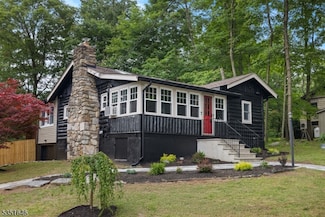 55 Hillside Ave, Stockholm, NJ 07460