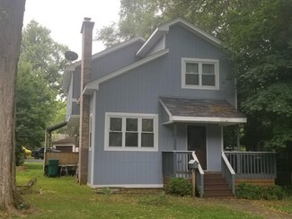 107 Center St, Fox River Grove, IL 60021