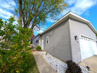 119 Club Cir, Belvidere, IL 61008