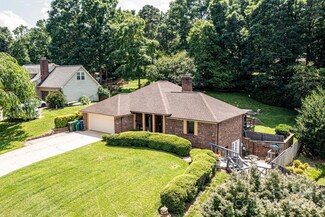 6067 Gold Creek Estate Dr, Hickory, NC 28601