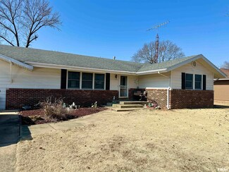 504 Easthaven Dr, Centralia, IL 62801