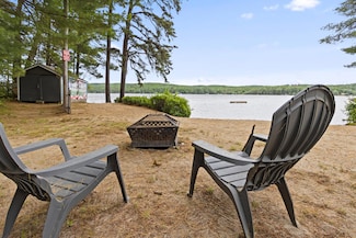 60 Butterworth Dr, Naples, ME 04055