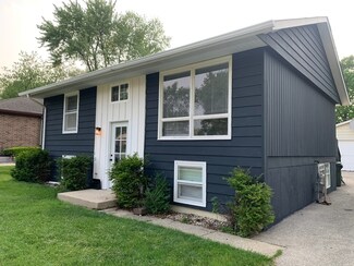 70 Walnut Ct, Mundelein, IL 60060