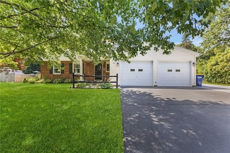403 Tara Ln, Webster, NY 14580