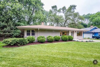 47 Elmwood Dr, Naperville, IL 60540
