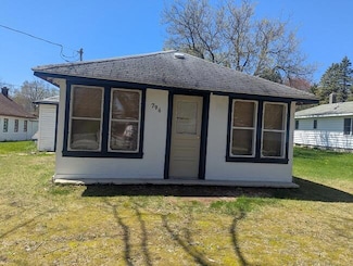 796 Old County Farm St, Harrison, MI 48625