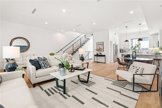 6510 N Contour Ln, Los Angeles, CA 91606