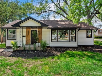 490 S Mchenry Ave, Crystal Lake, IL 60014