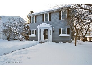 920 Britta Ln, Geneva, IL 60134