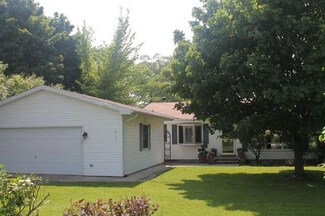 538 Frontage Rd, Park City, IL 60085