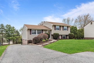 123 Summit Ridge Dr, Bridgeville, PA 15017