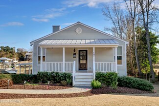 107 Mallard Dr, Hampstead, NC 28443