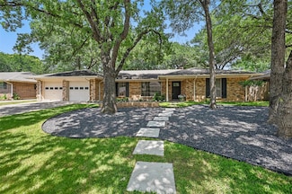 2009 Botts Dr, Arlington, TX 76012