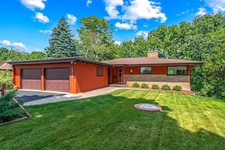 1015 Charles St, Watertown, WI 53094