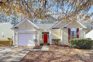 8604 Warwick Crest Ln, Charlotte, NC 28215
