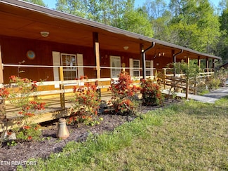 125 Elliott St, Harriman, TN 37748