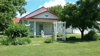 320 W 7th St, Eureka, KS 67045