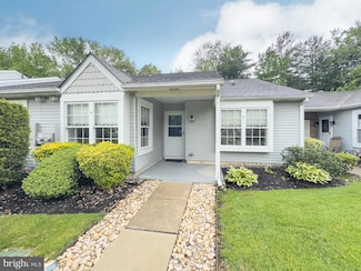 1447 Thornwood Dr, Mount Laurel, NJ 08054
