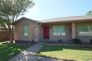 310 Brentwood Dr E, College Station, TX 77840