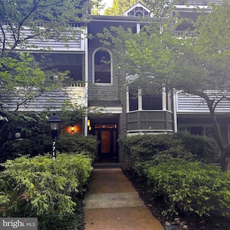 7718 Lafayette Forest Dr Unit 33, Annandale, VA 22003