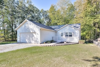 15819 King Rd, Howard, OH 43028