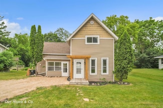 306 W 6th St, Clare, MI 48617