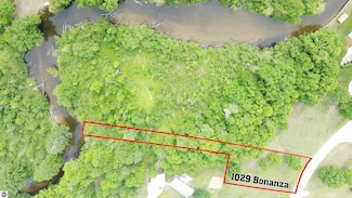 1029 Bonanza Ln, Lake Isabella, MI 48893
