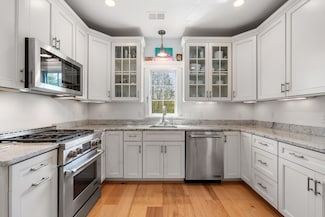 31 Vine St, Manchester, MA 01944