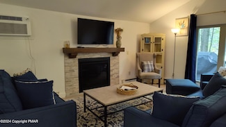 321 Stroud Ct, Pocono Lake, PA 18347