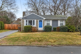 39 Dearborn Dr, Riverside, RI 02915
