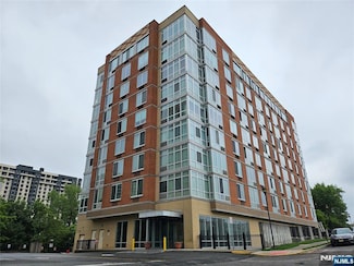 600 12th St Unit 707, Palisades Park, NJ 07650