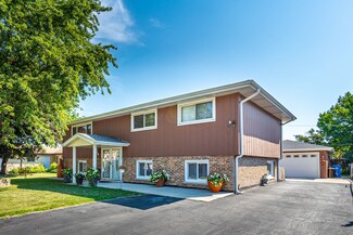 7539 Cronin Ave, Justice, IL 60458