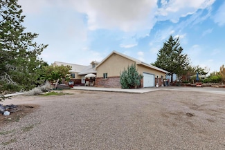 135 Reclining Acres Rd, Corrales, NM 87048