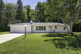 814 Saint Joseph Dr, Saint Joseph, MI 49085