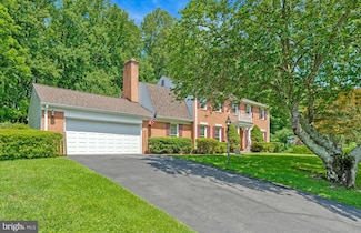 1202 Forestville Dr, Great Falls, VA 22066