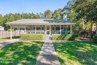 530 Meadow Ln, Waveland, MS 39576