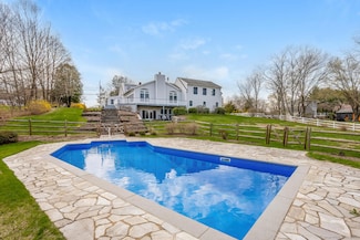 186 Isinglass Rd, Shelton, CT 06484