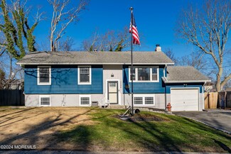 1598 Deer Hollow Dr, Toms River, NJ 08753