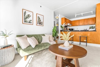 2522 Date St Unit 304, Honolulu, HI 96826