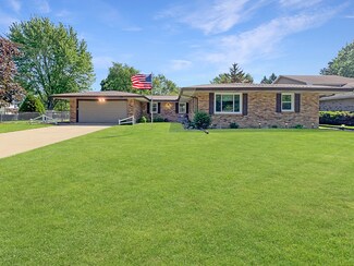 904 Oakcrest Dr, Rantoul, IL 61866