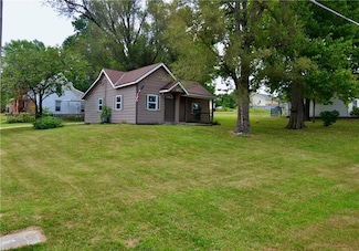 107 N 2nd St, Savannah, MO 64485