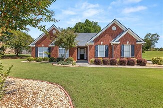 285 Meadowcreek Dr, Jefferson, GA 30549