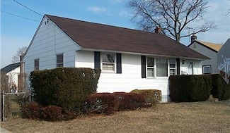 70 Nevada St, Hicksville, NY 11801