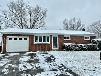 226 Pinewood Dr, Butler, PA 16001