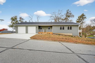 201 N 10th St, Guthrie Center, IA 50115