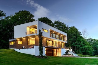 316 N Wilton Rd, New Canaan, CT 06840