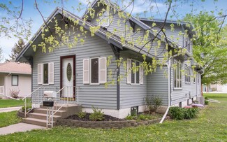 529 8th St, Nevada, IA 50201